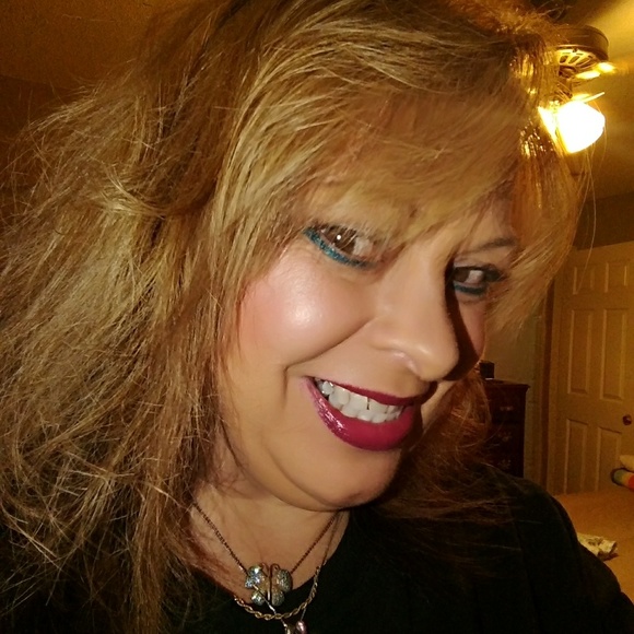 Meet your Posher, Melissa - Picture 4 of 6